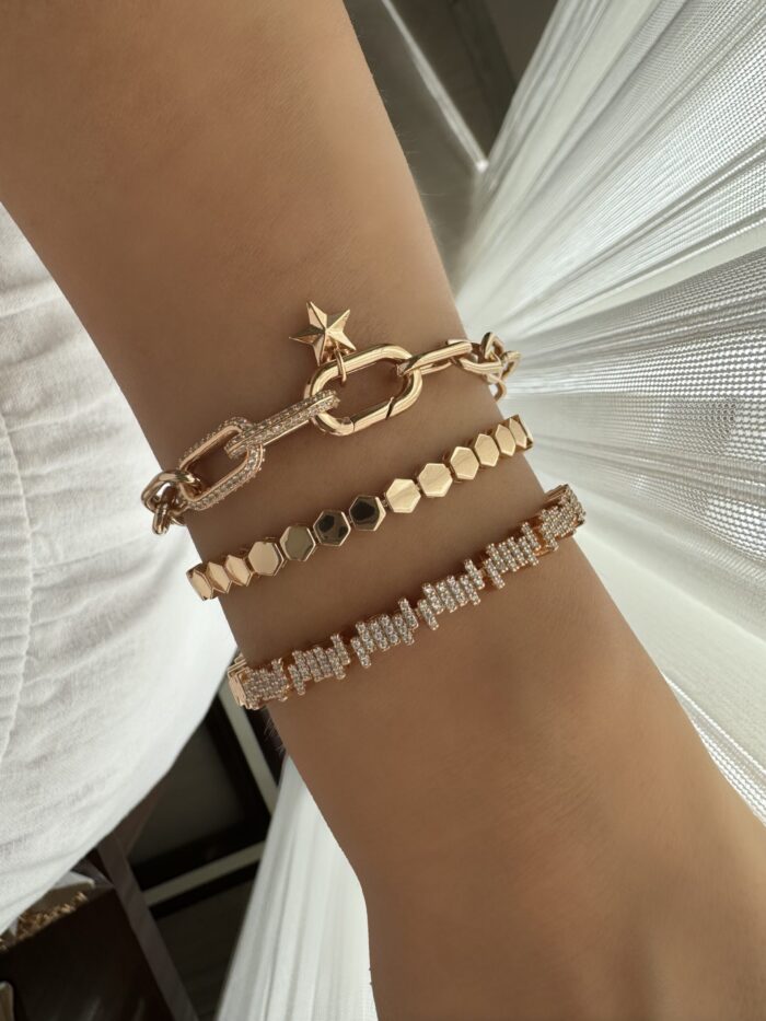 Gold renk ucu yıldız sallantılı bileklik