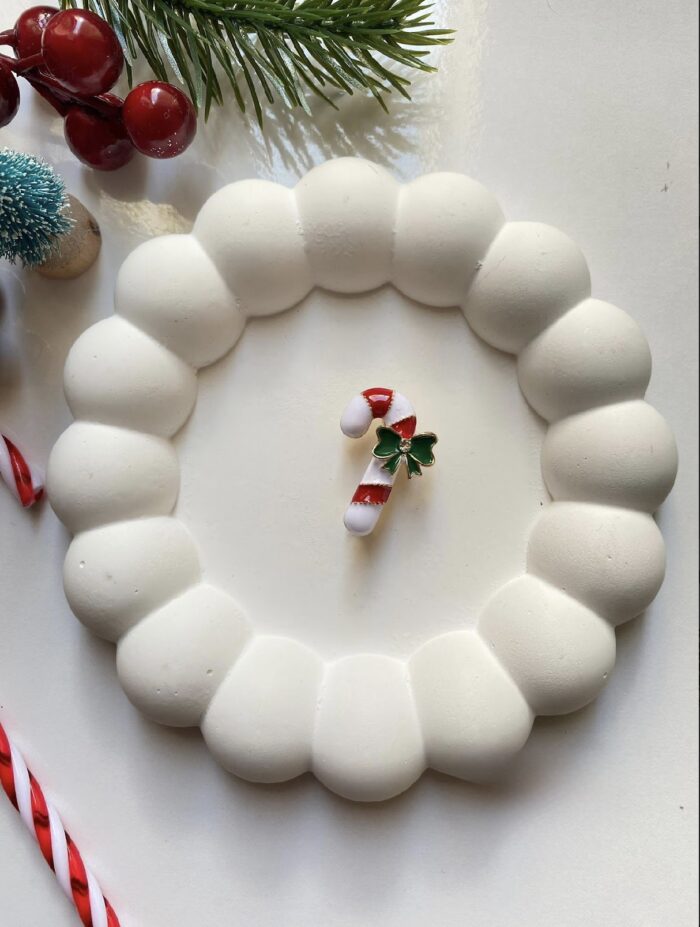 Kırmızı beyaz broş