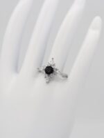 Silver renk ortası siyah taşlı ince yüzük