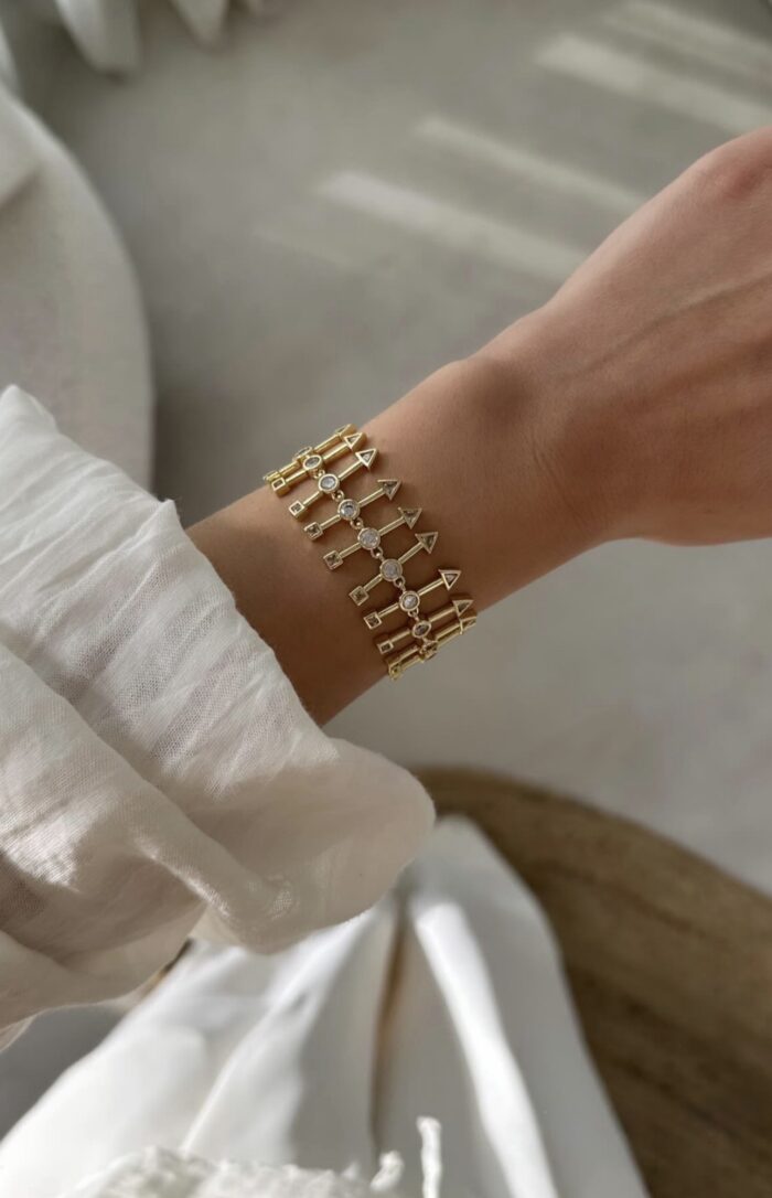 Gold renk tasarım bileklik