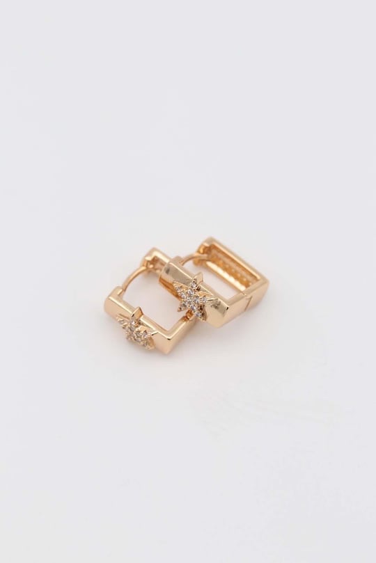 Gold renk taşlı yıldız detaylı kare küpe (12mm)