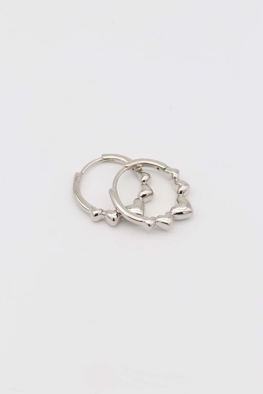 Silver renk ucu kalp detaylı halka küpe (20mm)