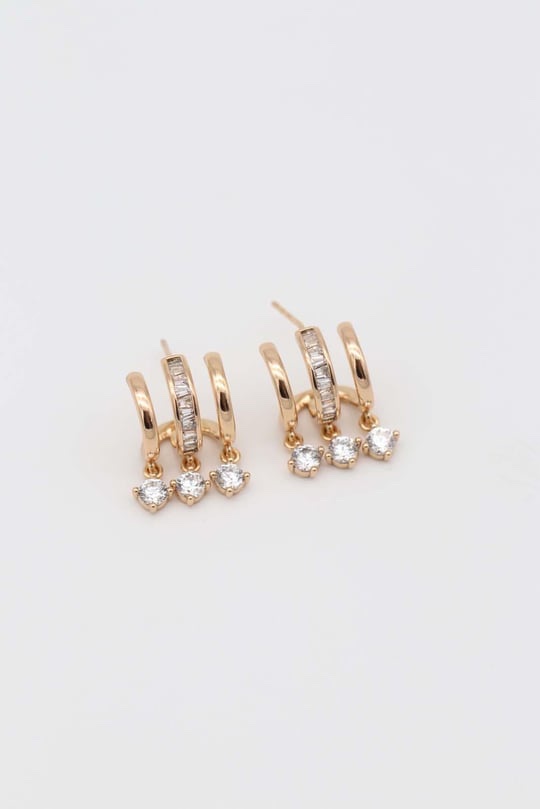 Gold renk taş sallantılı 3dilim küpe (15mm)
