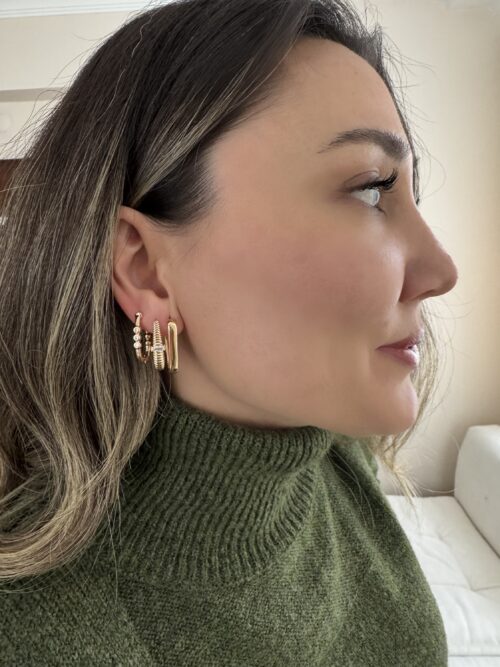 Gold renk taş detaylı u küpe (22mm)