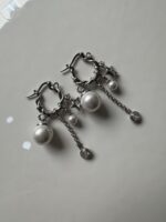 Silver renk inci sallantılı halka küpe