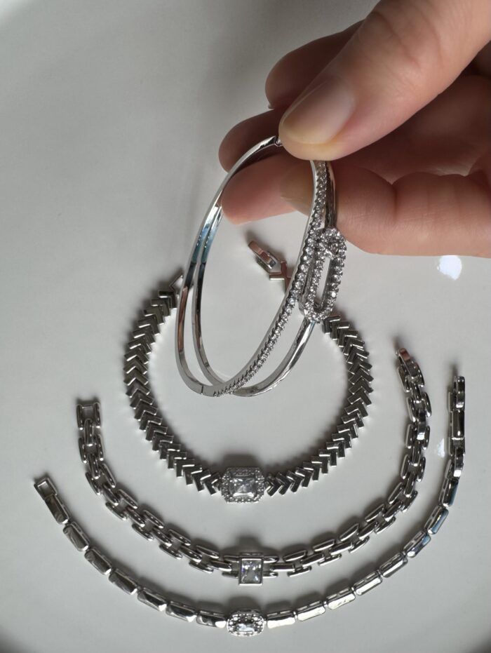 Silver renk taş detaylı kelepçe bileklik