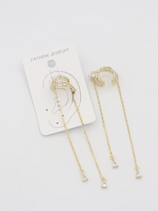 Gold renk inci detaylı sallantılı kıkırdak (earcuff)küpe (tekli)