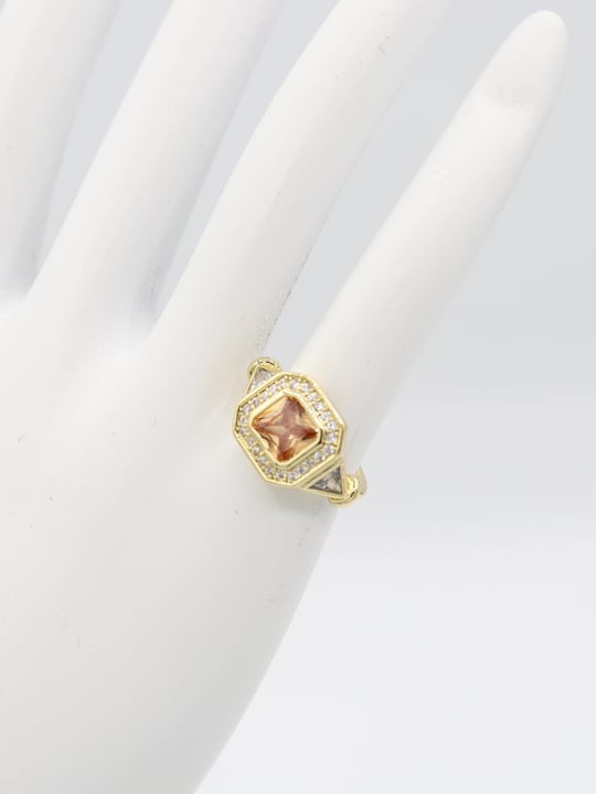 Gold renk ortası pembe taşlı yüzük(ayarlanabilir)