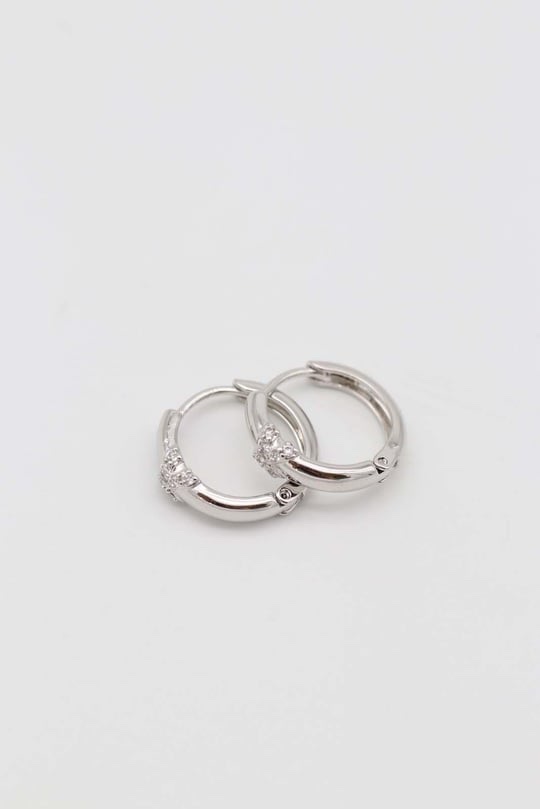 Silver renk taş detaylı halka küpe (15mm)