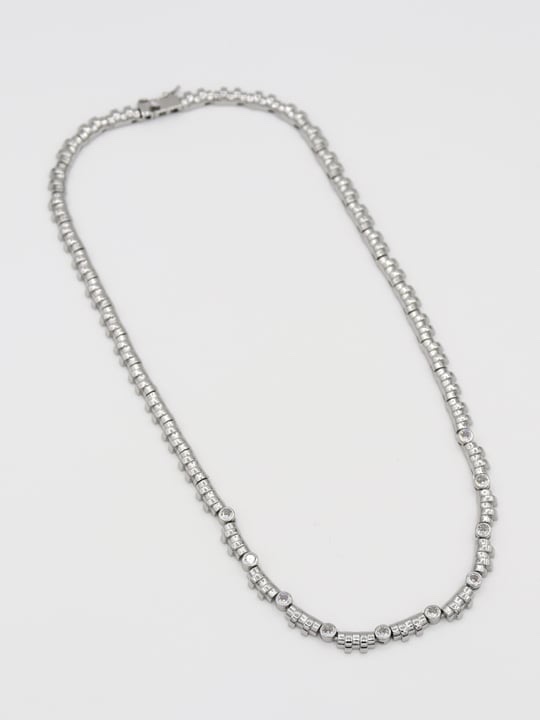 Silver renk taş detaylı tasarım kolye