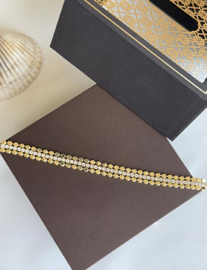 Gold renk su yolu detaylı ezme arpa bileklik
