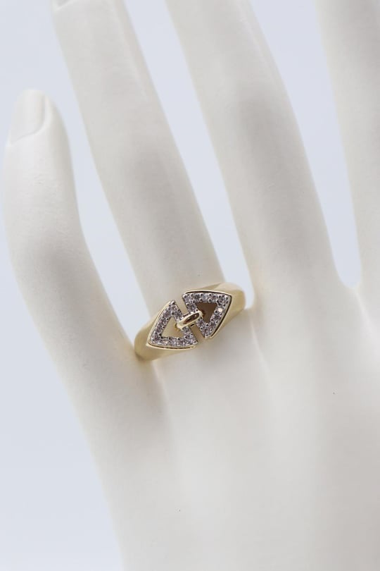 Gold renk taş detaylı yüzük ayarlamalı