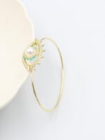 Gold renk ortası inci detaylı göz kelepçe bileklik