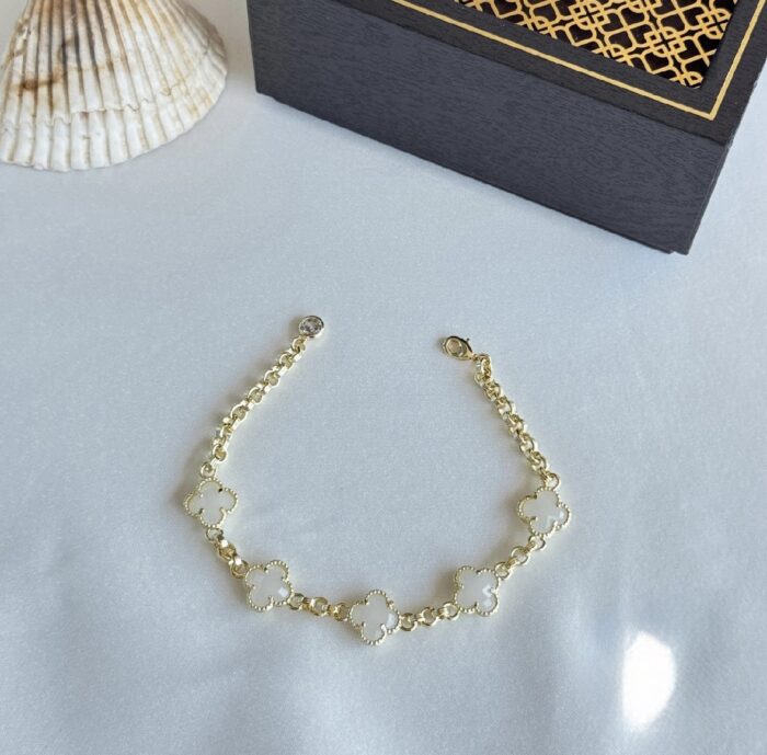 Gold renk beyaz mineli yonca bileklik