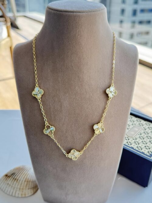 Gold renk taş detaylı yonca kolye