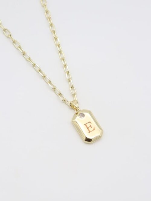 Gold renk E harf kolye