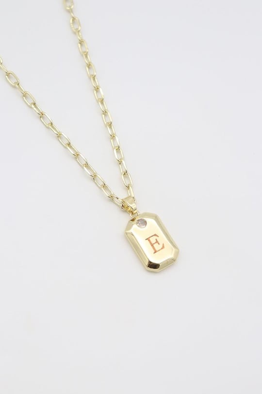 Gold renk E harf kolye