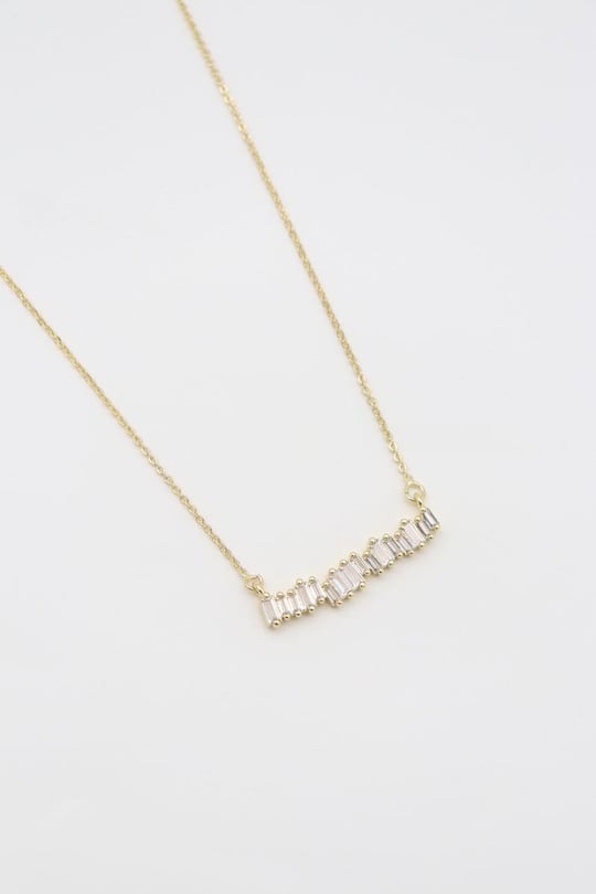 Gold renk beyaz taşlı ince kolye