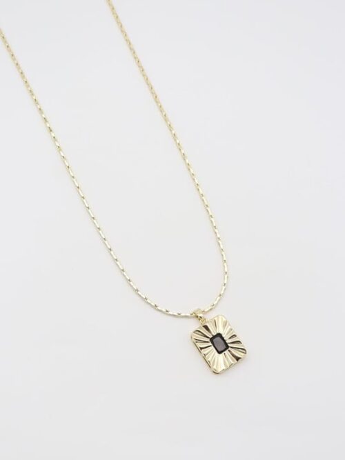 Gold renk siyah taş detaylı kare plaka kolye