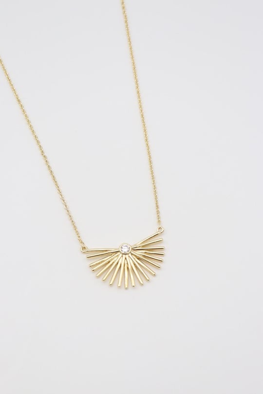 Gold renk yarım güneş uçlu kolye