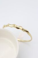 Gold renk burgu desenli kelepçe bileklik