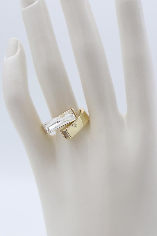 Gold renk tek tarafı taşlı yüzük