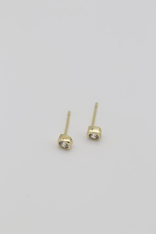 Gold renk mini kare taşlı küpe (4mm)