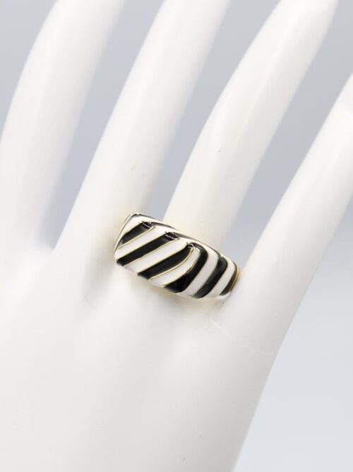 Gold renk siyah beyaz çizgili yüzük