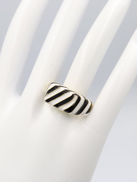 Gold renk siyah beyaz çizgili yüzük
