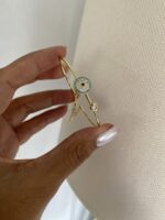 Gold renk nazar detaylı ince kelepçe bileklik