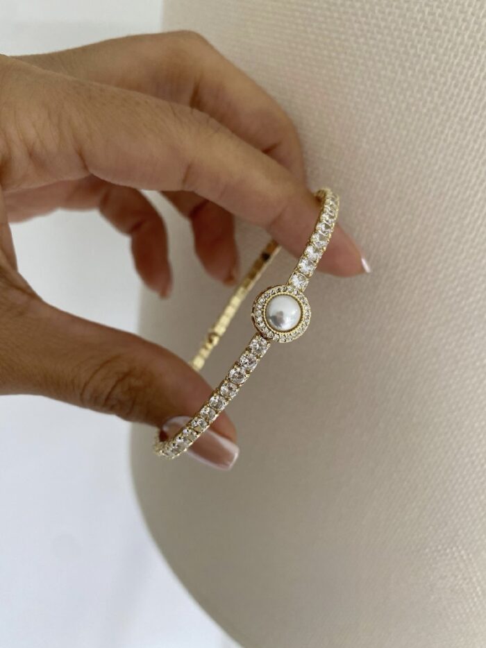 Gold renk taşlı ve ortası inci kelepçe bileklik