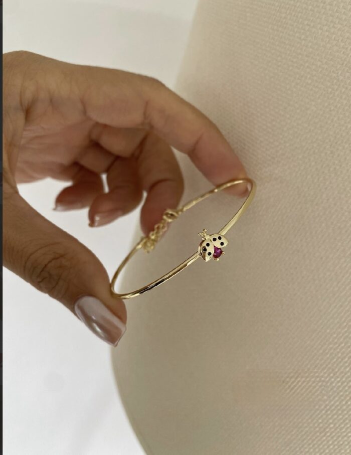 Gold renk ortası uğur böceği kelepçe bileklik