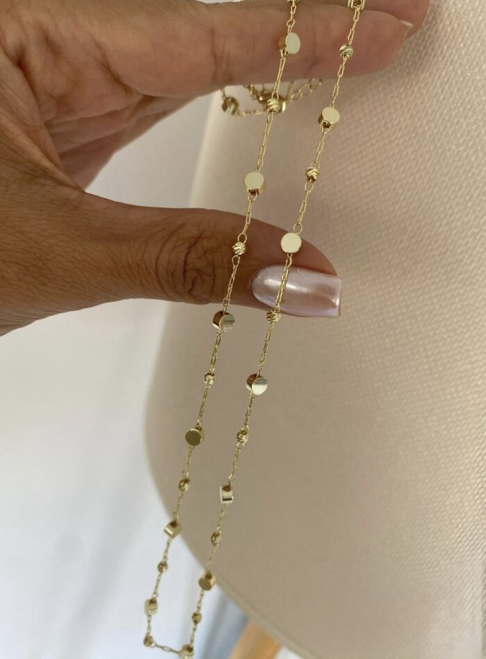 Gold renk pul ve top top detaylı zincir