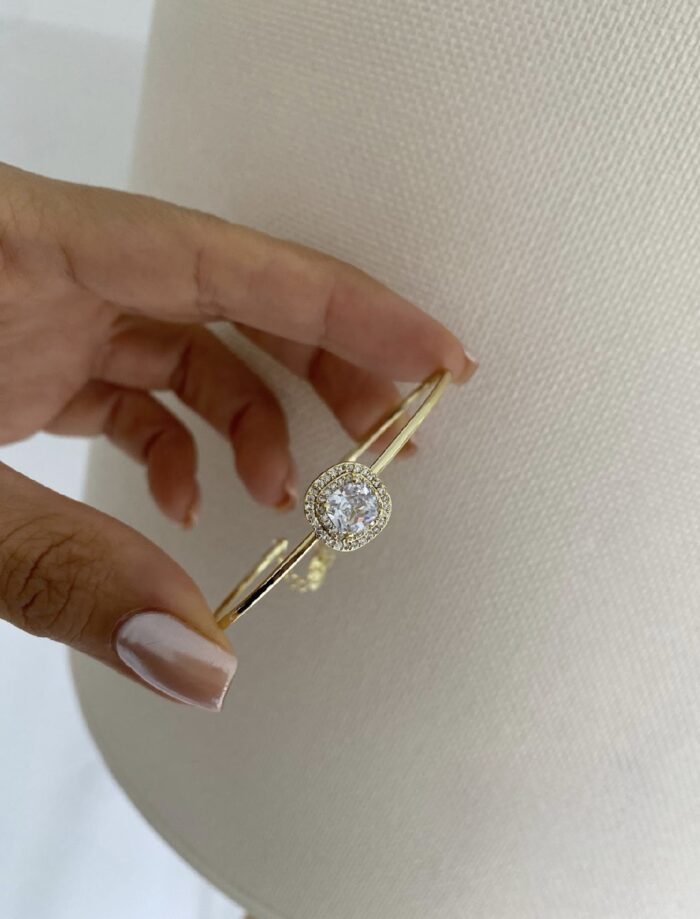 Gold renk ortası taşlı kelepçe bileklil