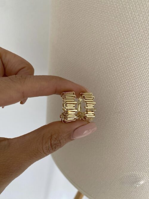 Gold renk tırtıklı küpe