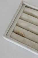 Gold renk taş detaylı ince yüzük (ayarlamalı)