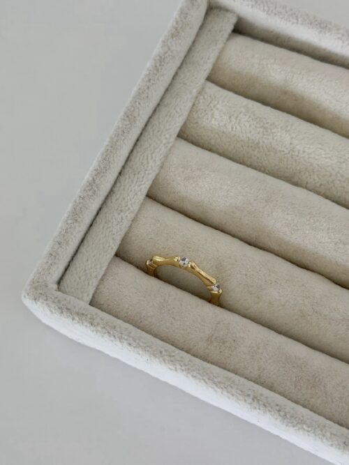 Gold renk taş detaylı ince yüzük (ayarlamalı)