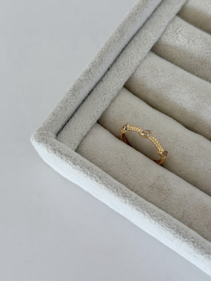 Gold renk damla taş detaylı ince yüzük (ayarlamalı)