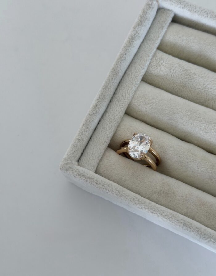 Gold renk ortası taşlı yüzük (ayarlamalı)