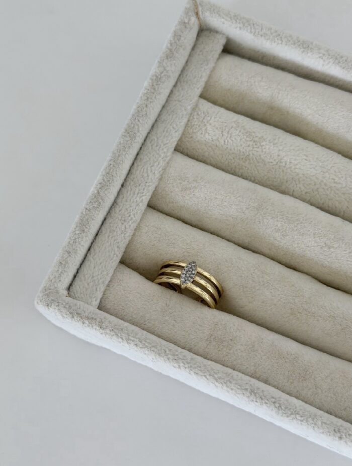 Gold renk 3dilim taş detaylı yüzük (ayarlamalı)