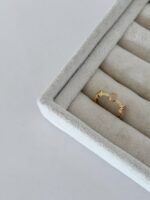 Gold renk taş detaylı yüzük (ayarlamalı)