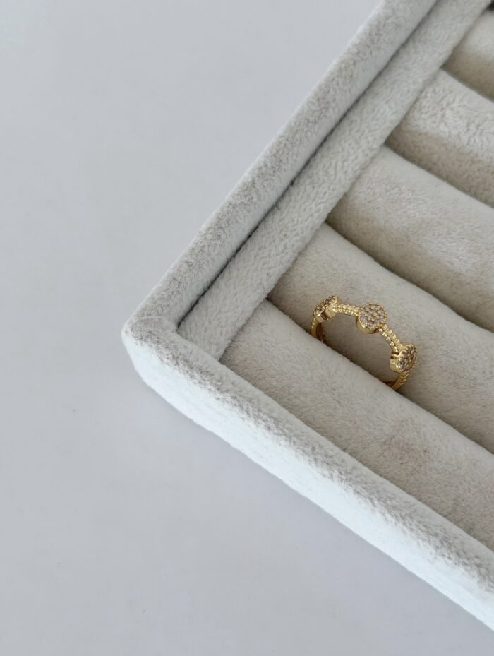 Gold renk taş detaylı yüzük (ayarlamalı)