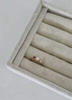 Gold renk renkli taşlı yüzük (ayarlamalı)