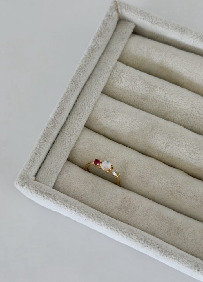 Gold renk renkli taşlı yüzük (ayarlamalı)