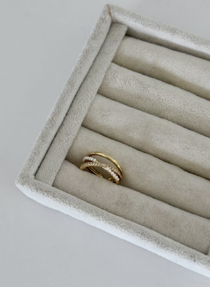 Gold renk inci detaylı yüzük (ayarlamalı)