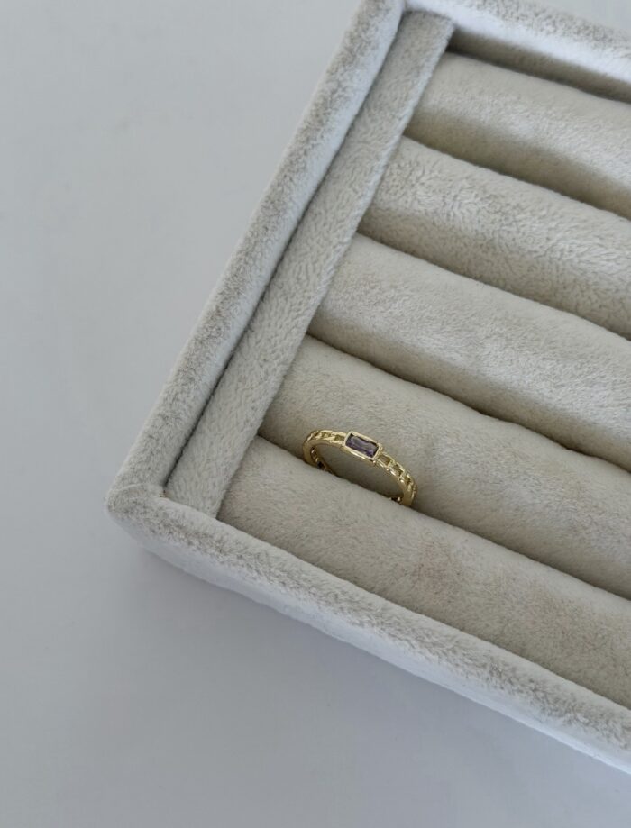 Gold renk mor taşlı ince yüzük (ayarlamalı)
