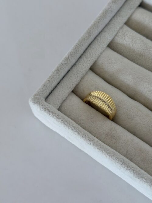 Gold renk kalın ortası taşlı yüzük (ayarlamalı)