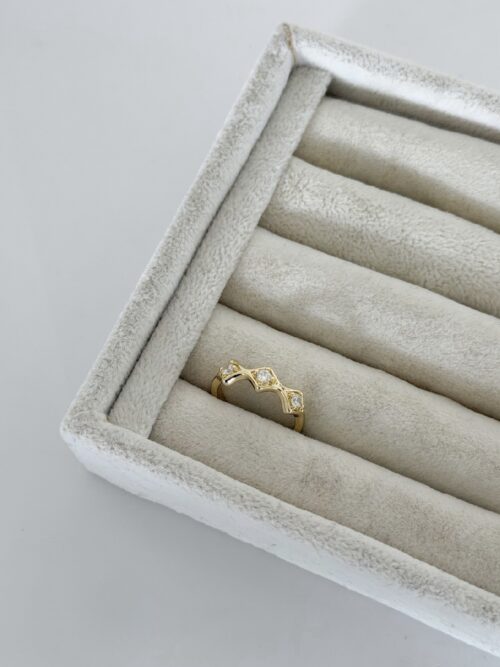 Gold renk taş detaylı yüzük (ayarlamalı)