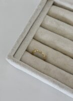 Gold renk ince taş detaylı yüzük (ayarlamalı)