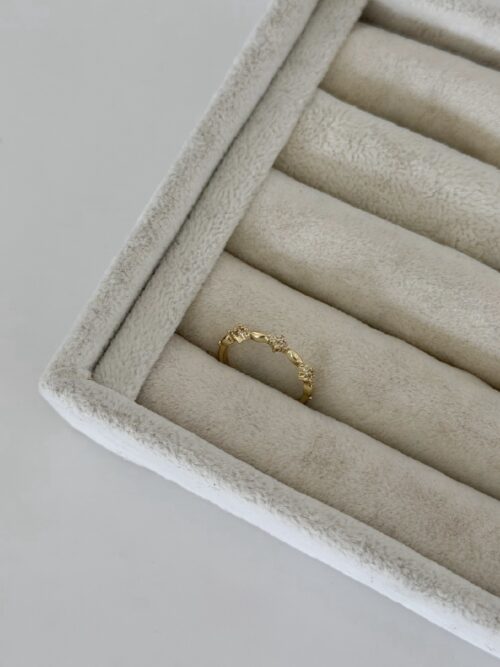 Gold renk ince taş detaylı yüzük (ayarlamalı)